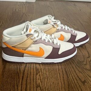 Nike dunk mid - in that 🔥 color coconut plum orange.